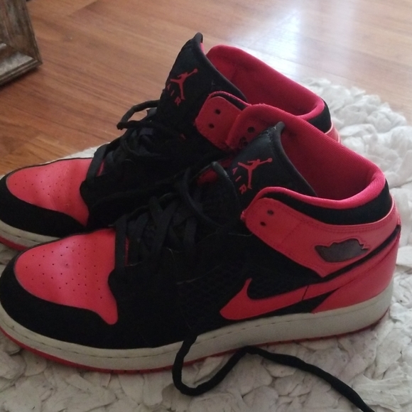Jordan Shoes - Jordans 1 mid youth 6.5 woman 8.5